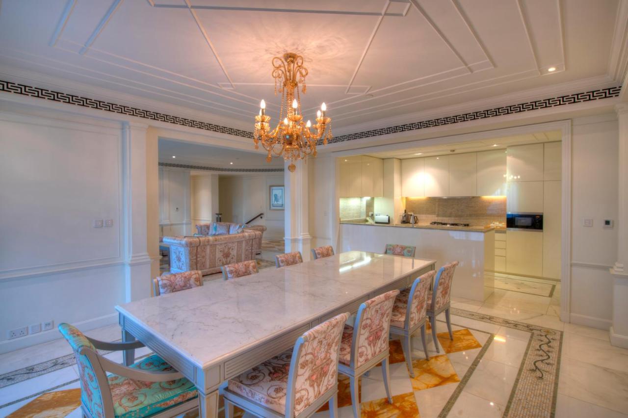 พาลาสโซ่ เวอร์เซส ดูไบ Hotel ภายนอก รูปภาพ A dining room in a suite at the Atlantis Resort