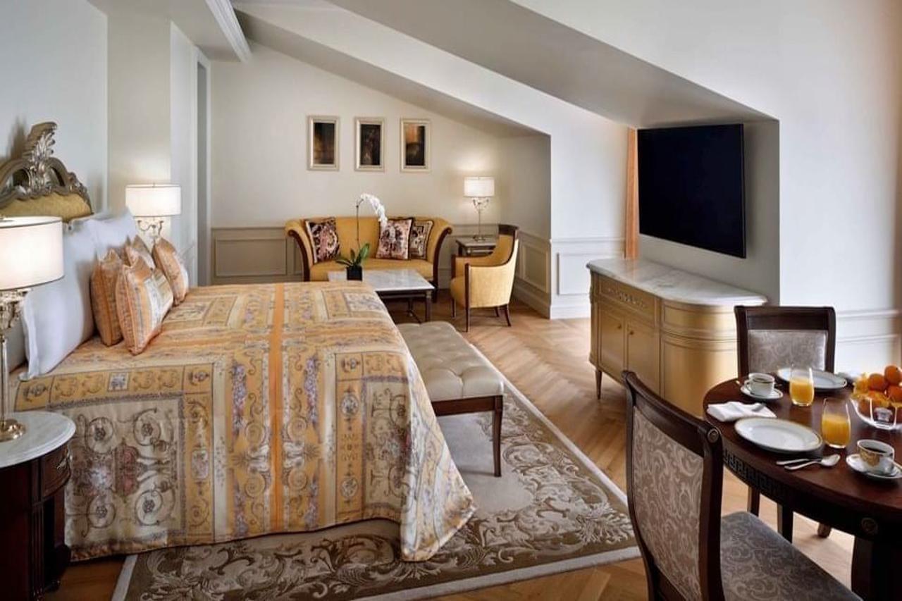 พาลาสโซ่ เวอร์เซส ดูไบ Hotel ภายนอก รูปภาพ A suite at the Mandarin Oriental, Munich