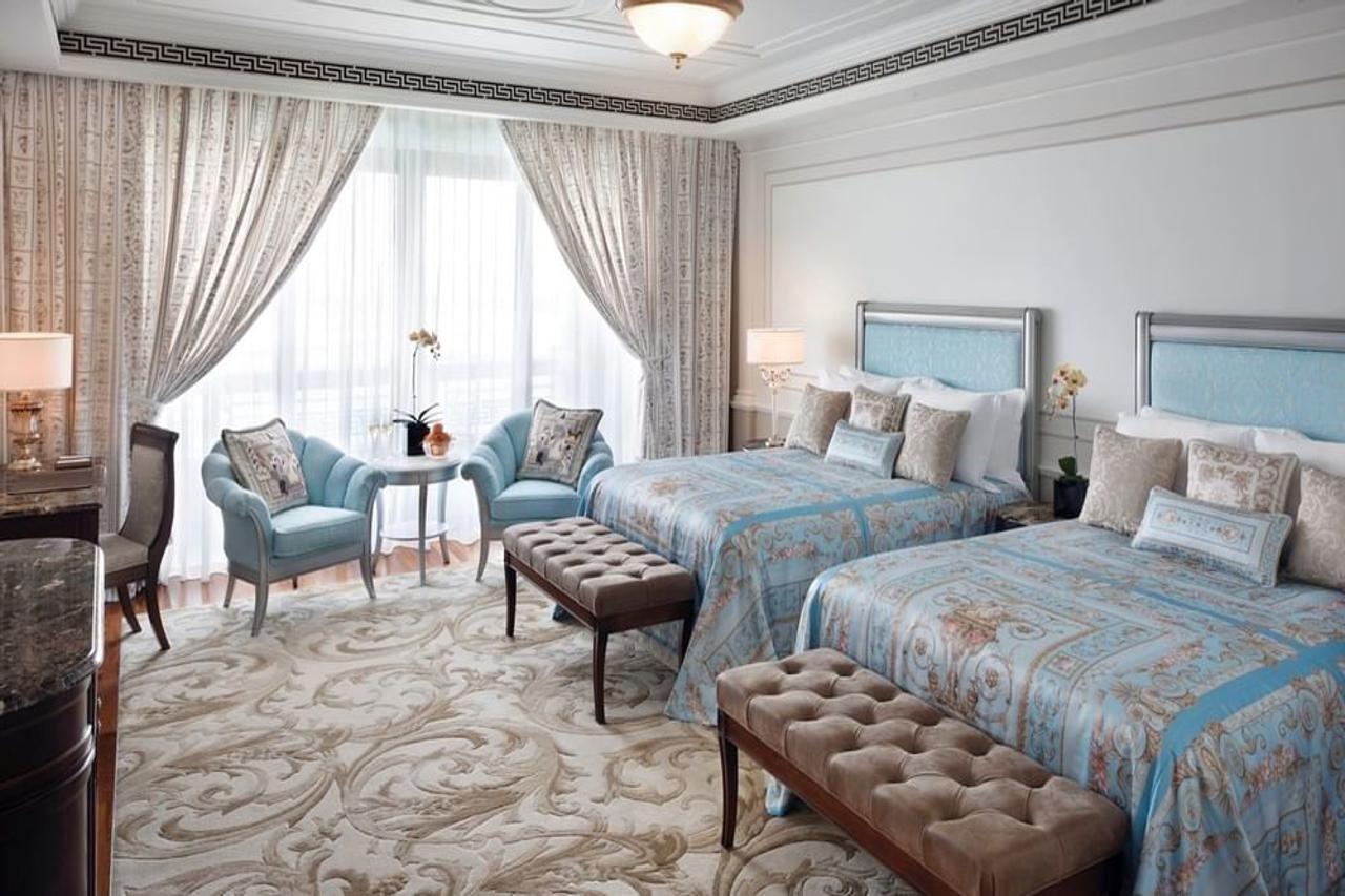 พาลาสโซ่ เวอร์เซส ดูไบ Hotel ภายนอก รูปภาพ A guest room at the Burj Al Arab