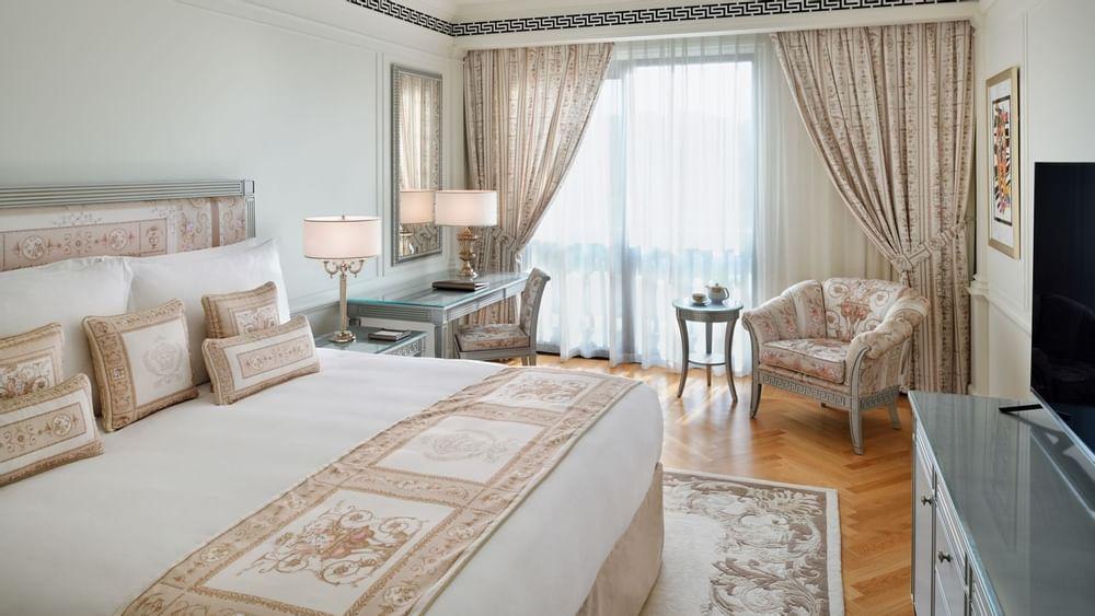 พาลาสโซ่ เวอร์เซส ดูไบ Hotel ภายนอก รูปภาพ A bedroom at the hotel
