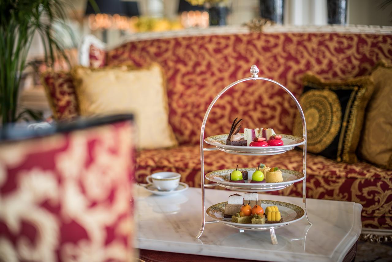 พาลาสโซ่ เวอร์เซส ดูไบ Hotel ภายนอก รูปภาพ Afternoon tea at the Imperial