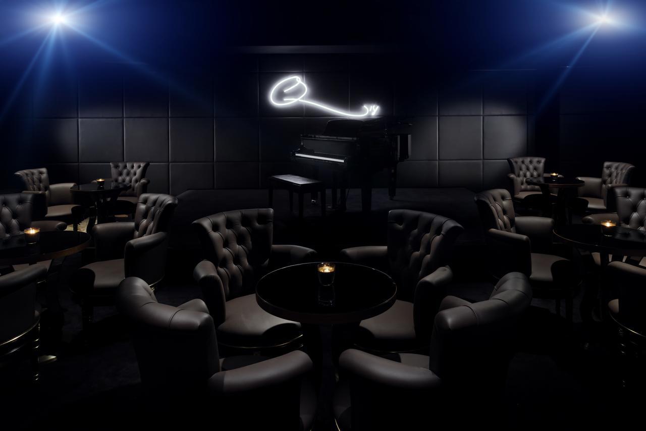 พาลาสโซ่ เวอร์เซส ดูไบ Hotel ภายนอก รูปภาพ The interior of the nightclub