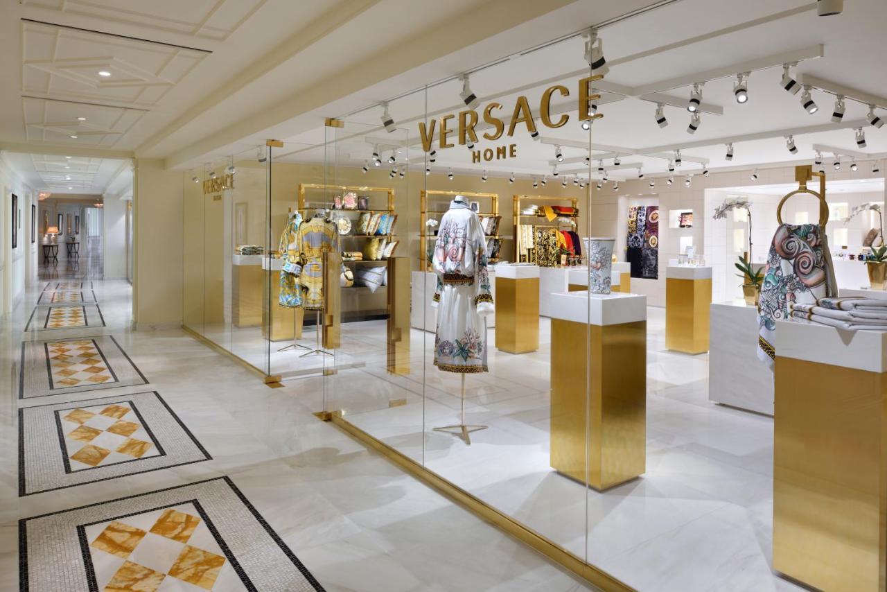 พาลาสโซ่ เวอร์เซส ดูไบ Hotel ภายนอก รูปภาพ Versace Home store in the Wynn Las Vegas